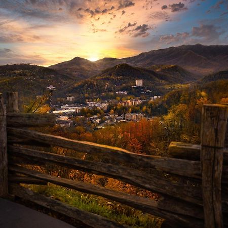 Majestic View Lodge, Amazing Views, Hot Tub, 1089 Free Tickets Each Paid Day, Dollywood And More Гетлинбург Екстериор снимка