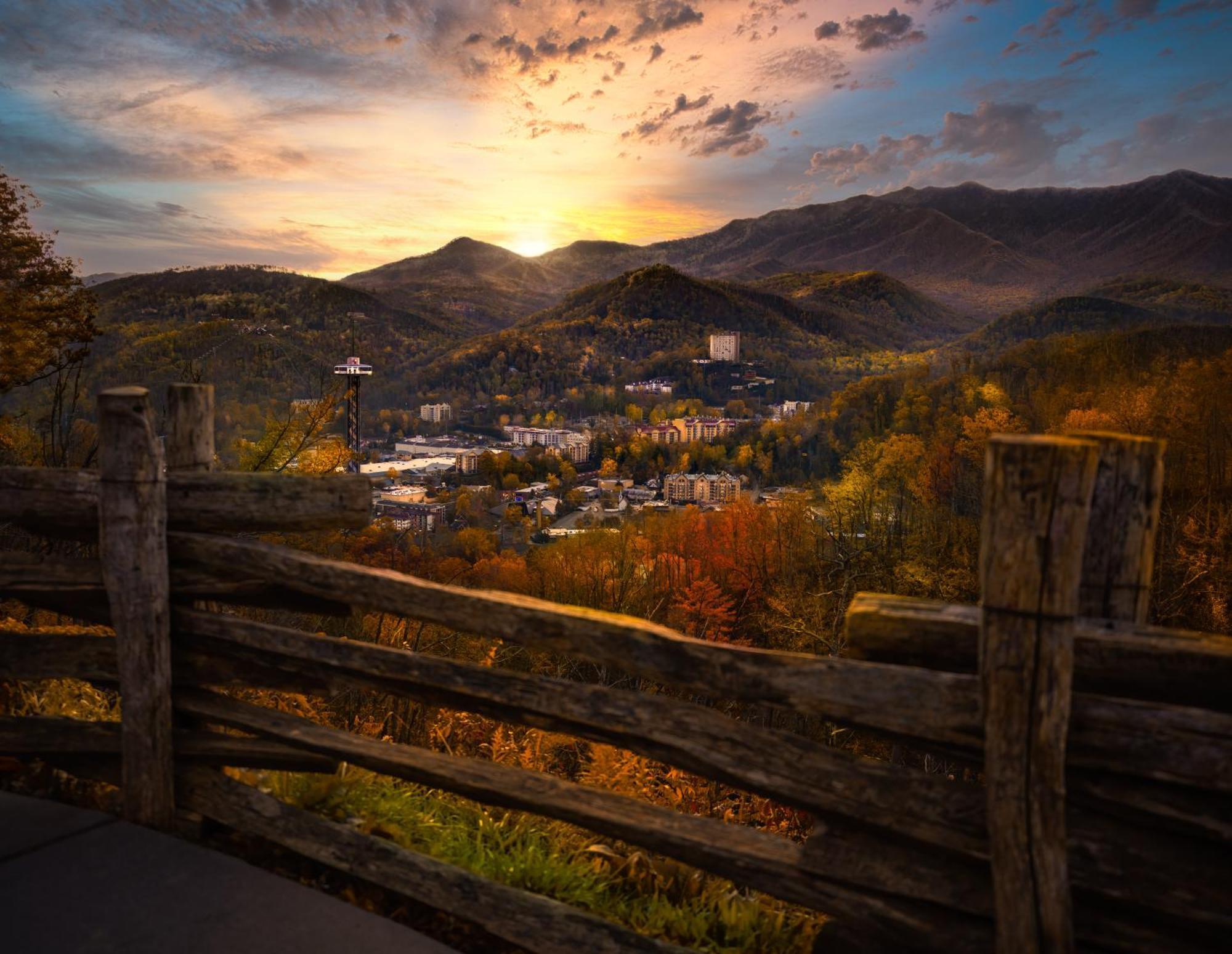 Majestic View Lodge, Amazing Views, Hot Tub, 1089 Free Tickets Each Paid Day, Dollywood And More Гетлинбург Екстериор снимка
